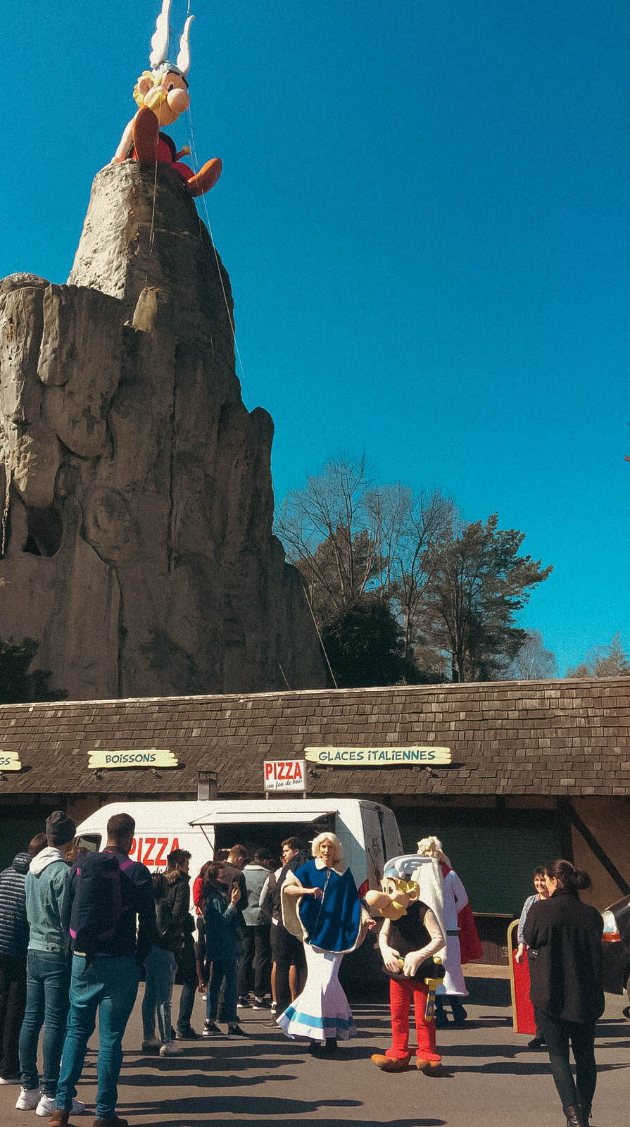 Photo d'un food truck de pizzas au parc Asterix