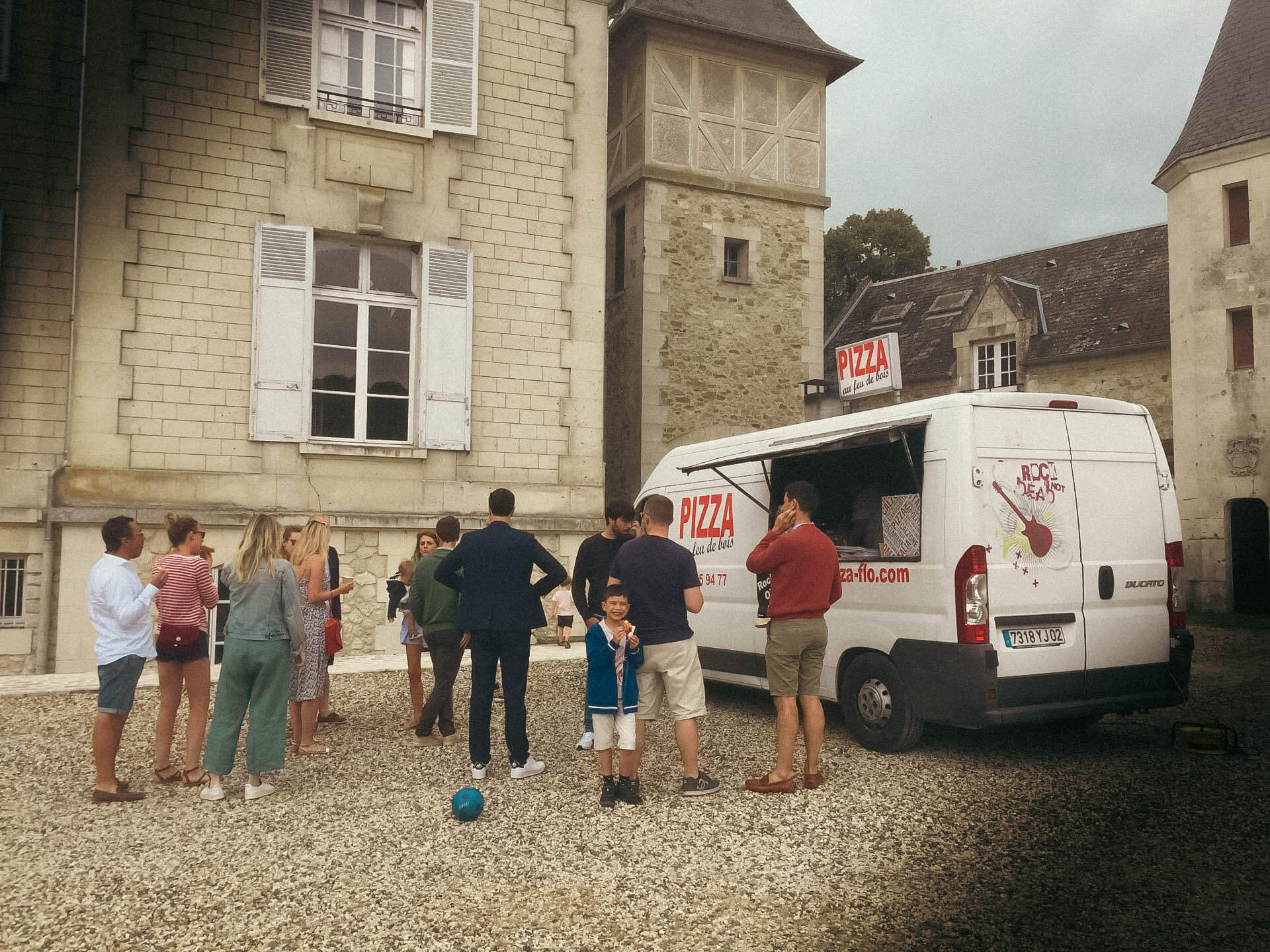 Photo d'un food truck de pizzas