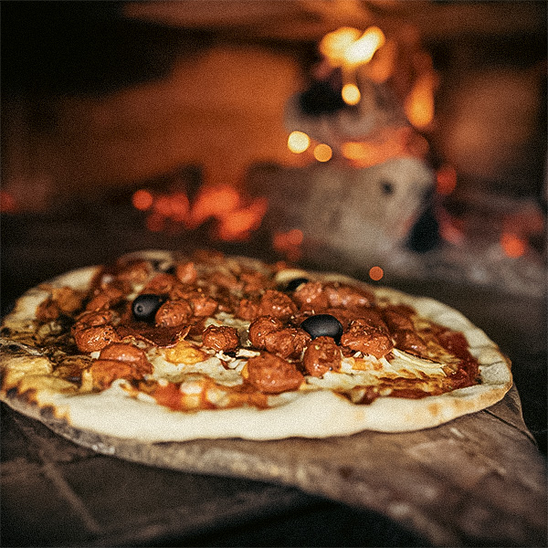 Photo d'une pizza pirate artisanale