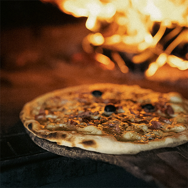 Photo d'une pizza savoyarde artisanale